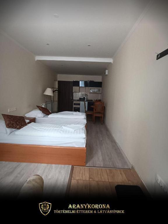 Aranykorona Hotel มิชโคลซ์ ภายนอก รูปภาพ