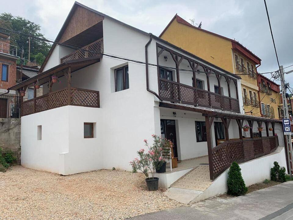 Aranykorona Hotel มิชโคลซ์ ภายนอก รูปภาพ